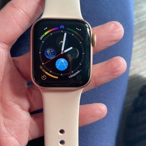 Apple Watch Series 4 gold aluminum pink sand spot band 40mm make me an offer!